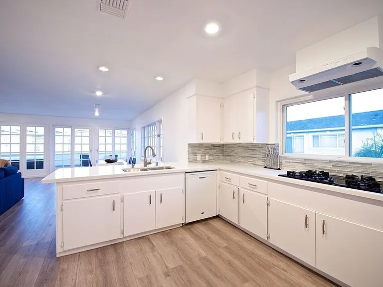 5210 Neptune Ave — Photo 9