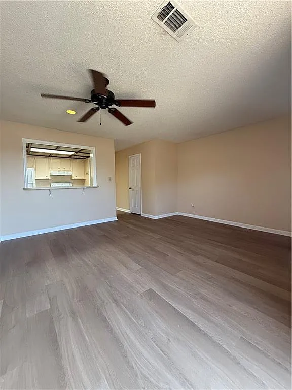 2 bed, 1.5 bath, 1024 sqft, $1,350 — Photo 3