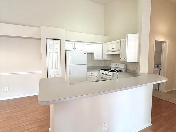 2nd image of 13810 Sutton Park Dr #320