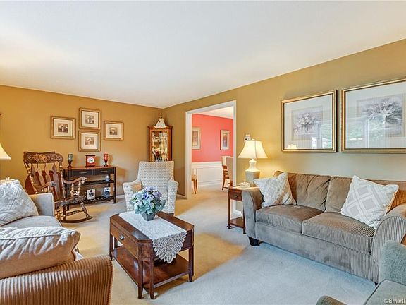 5th image of 87 Kingston Dr