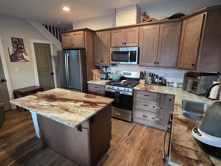 520 W 4th St — Photo 3