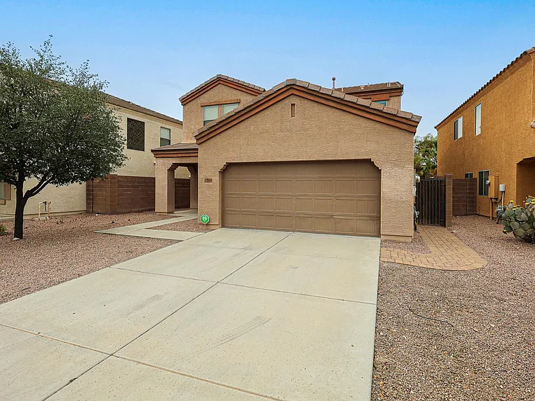 12039 W Leather Ln — Photo 5