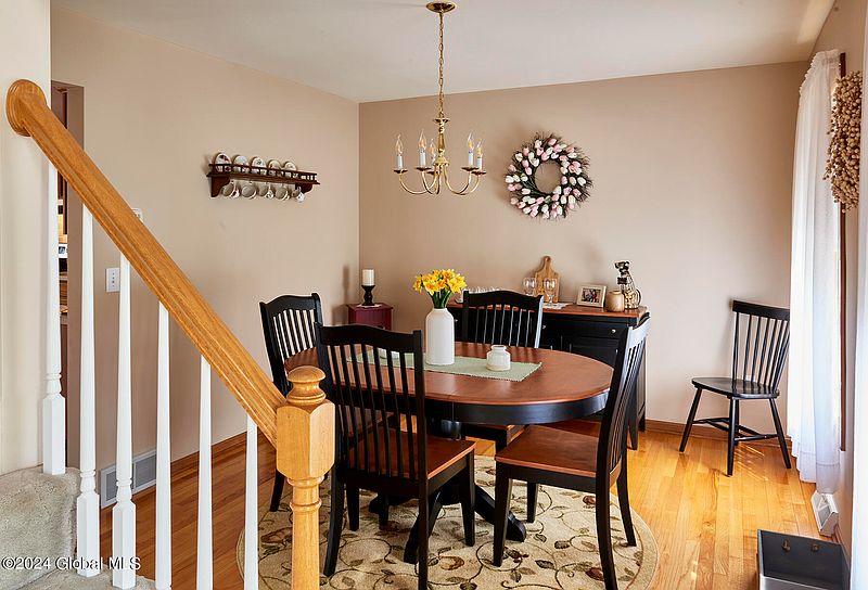 3rd image of 7 Pineview Lane