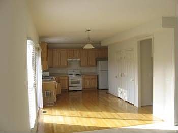 5th image of 370 Harper Dr