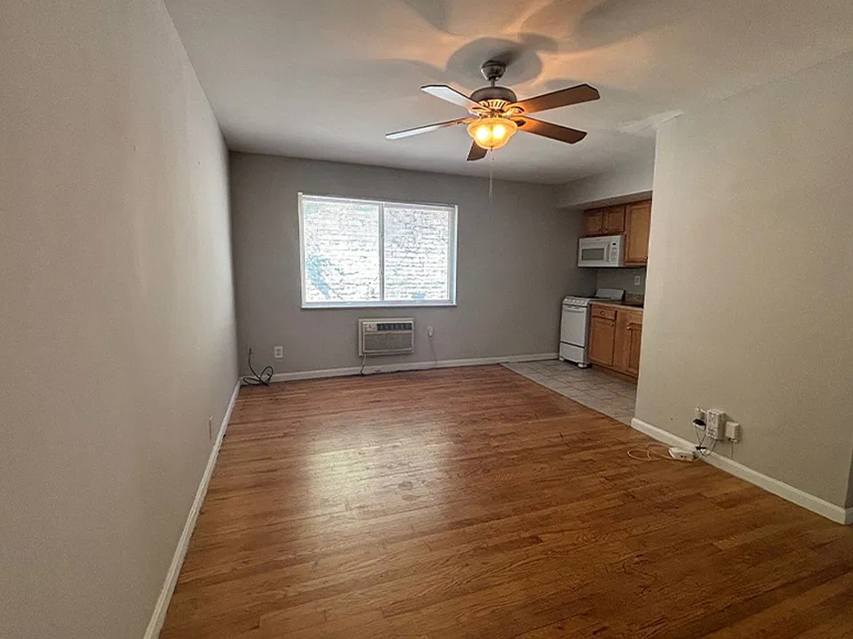 562 Lowell Ave