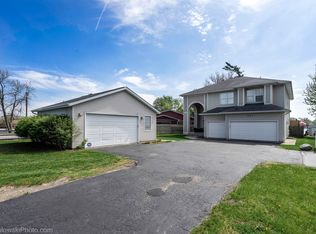 1907 E Grand Ave, Lindenhurst, IL 60046