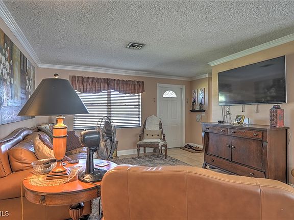 5th image of 1004 SE 25th Ter