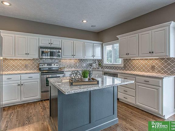 3rd image of 20261 Jeannie Ln