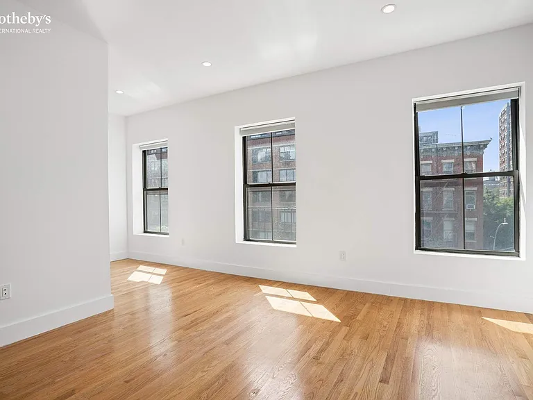 826 10th Ave #4 — Photo 3