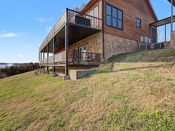 12th image of 327 Stoneybrook Rd