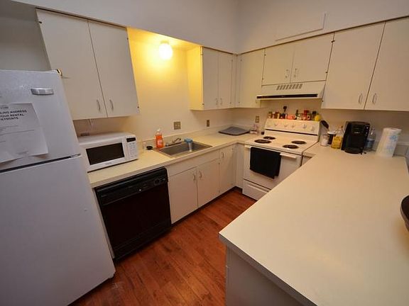 5th image of 1014-1016 Russell Blvd