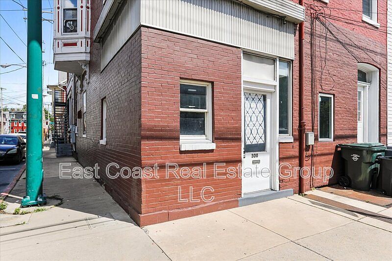 1st image of 300 S Potomac St