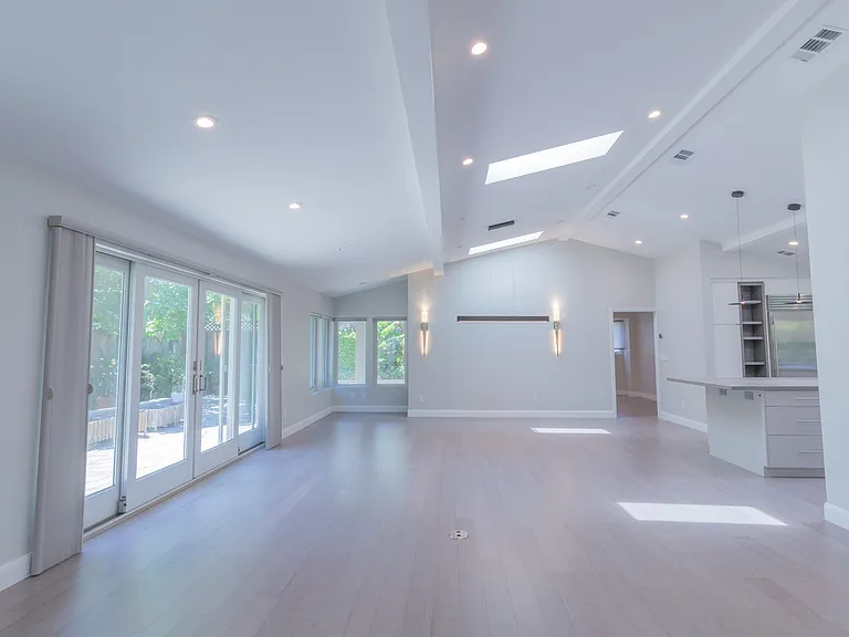 125 Lockhart Ln — Photo 9
