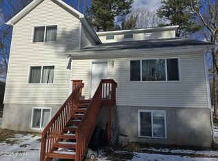 104 Deer Trl, Dingmans Ferry, PA 18328