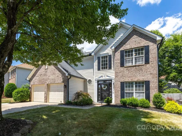 9737 Dauphine Dr, Charlotte, NC 28216