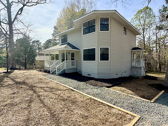 3rd image of 603 Locust Rd