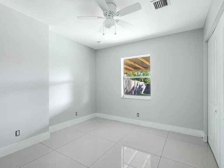 220 Perry Ave #B — Photo 19