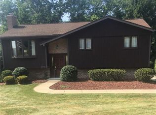 2948 Abbey Ln, South Park, PA
