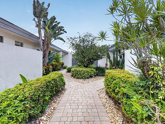 3rd image of 19592 Planters Point Drive