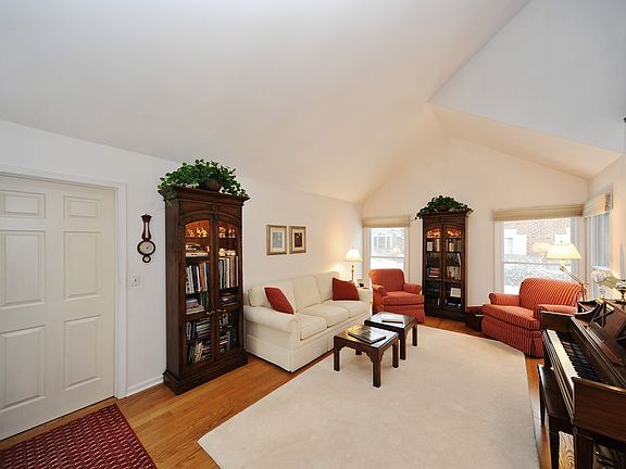 3rd image of 2227 N Lake Shore Cir