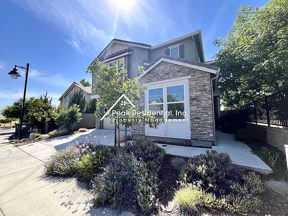 3rd image of 1303 Larkspur Dr
