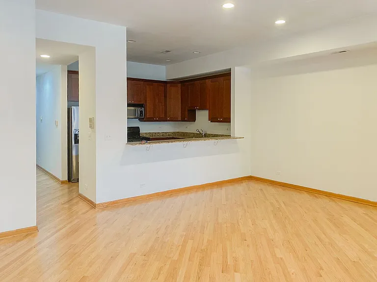 3338 N Sheffield Ave — Photo 14