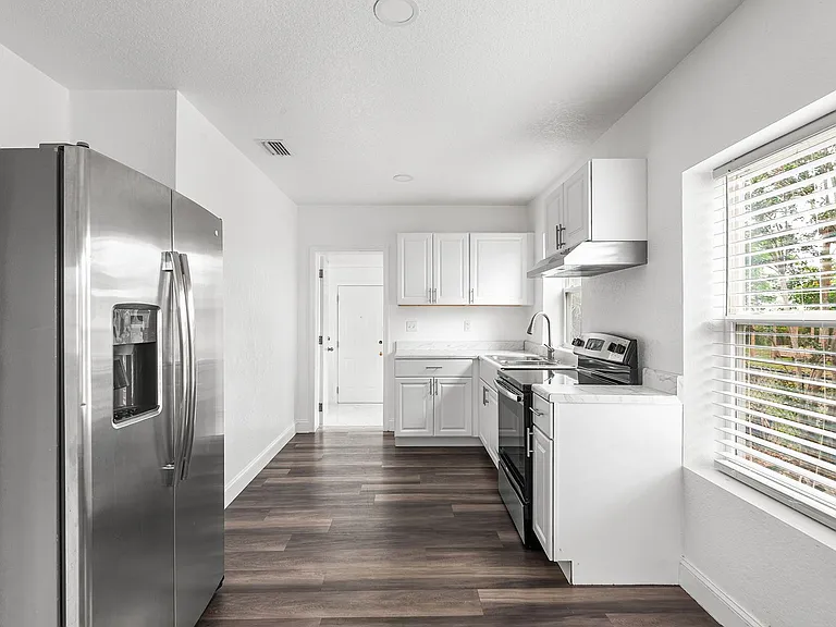 807 NW 1st Ave — Photo 5