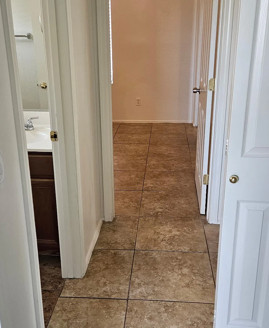 4 bed, 2.5 bath, 1600 sqft, $2,049 — Photo 4