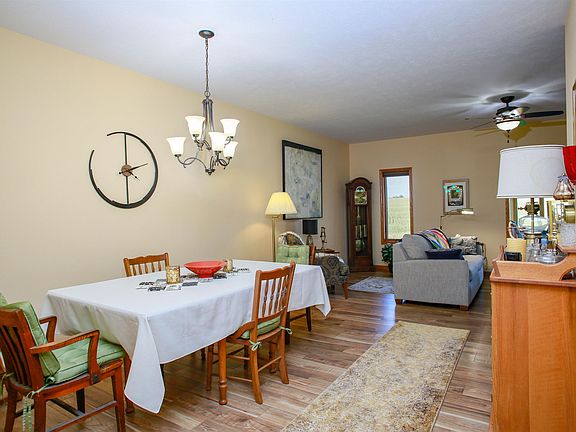 5th image of 333 Valley View Dr
