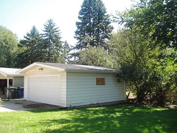 4th image of 834 W Westwood Dr