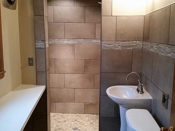 4th image of 3115 31st Ave