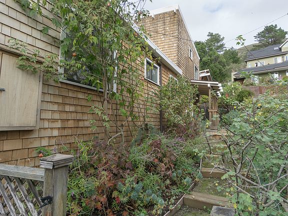 5th image of 747 Rockaway Beach Ave