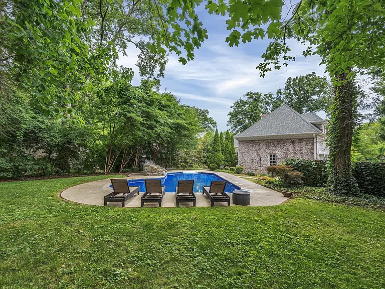 3205 Woodlawn Dr — Photo 48