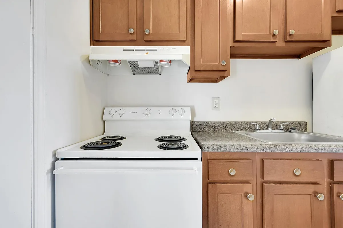 Kitchen - Broadleaf Arms Apartments