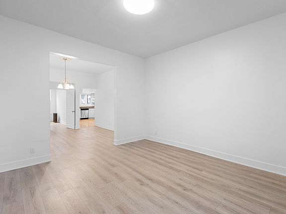 5th image of 1828 N Whipple St #1