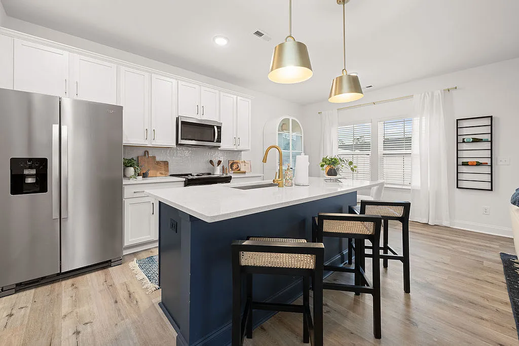 Oak Lake Townhomes — Photo 2