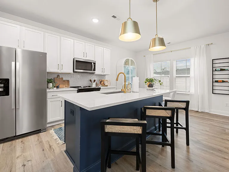 Oak Lake Townhomes — Photo 2