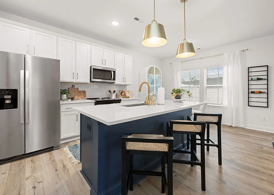 Oak Lake Townhomes apartments community photo