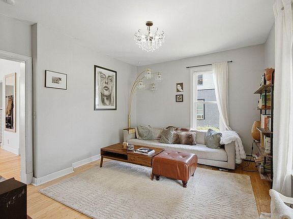 3rd image of 234 Sidney St E
