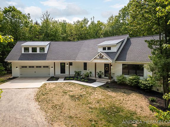 2nd image of 16032 Warren Dr