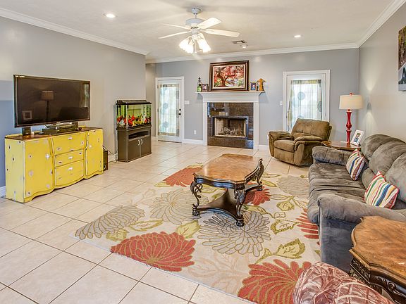 4th image of 1402 N Diamond Cir