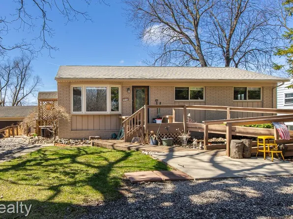 4040 Joslyn Rd, Orion, MI 48359