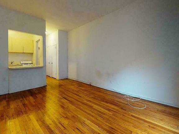 4th image of 318 E 89th St #4C1