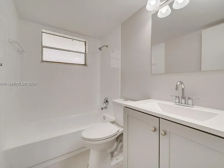 841 SW 74th Ter #201E — Photo 8