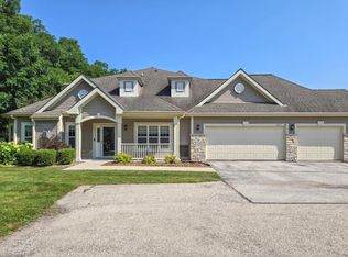 W264N2727 Christian Ln UNIT 10, Pewaukee, WI 53072