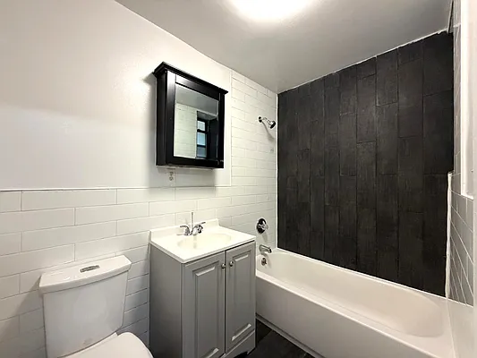 Bathroom, photo 1