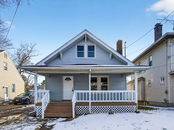 121 Devonshire Dr, Akron, OH 44312