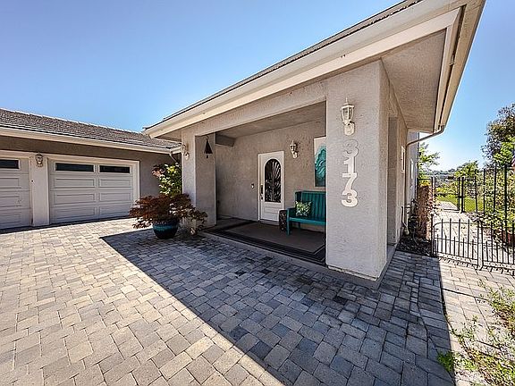 2nd image of 3173 Linda Vista Dr