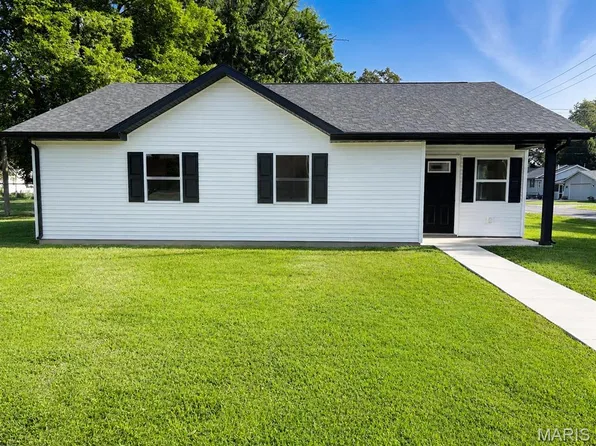 868 E 2nd St, Centralia, IL 62801