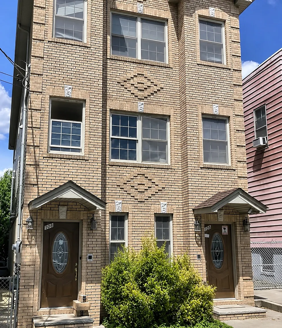 4 bed, 1400 sqft, $4,099 — Photo 1